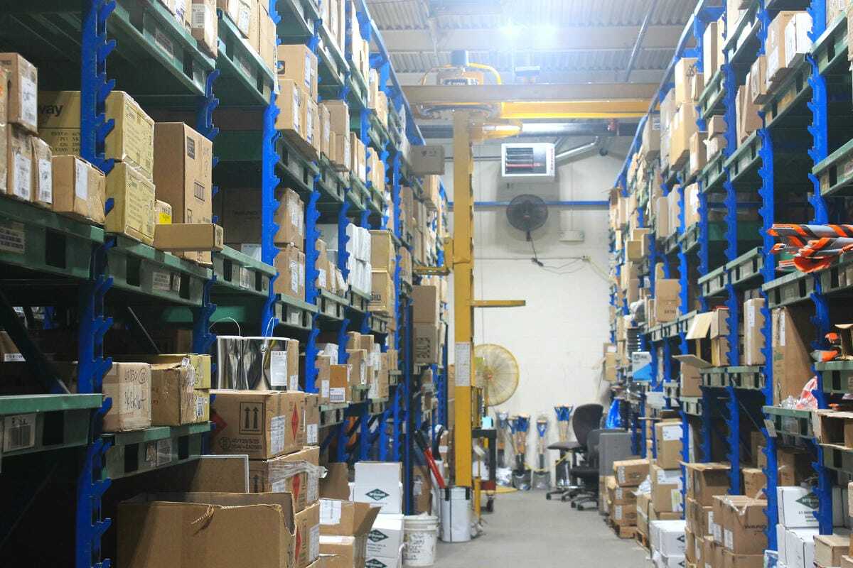 Vidmar Stak system crane arm above storage rack