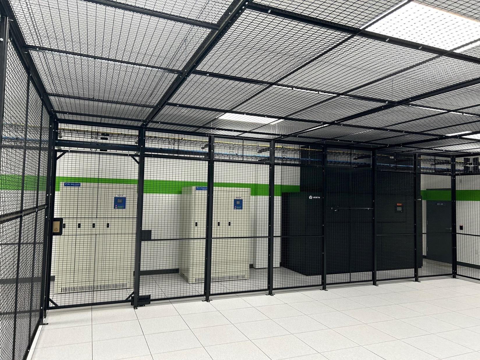 Server Cage with Ceiling