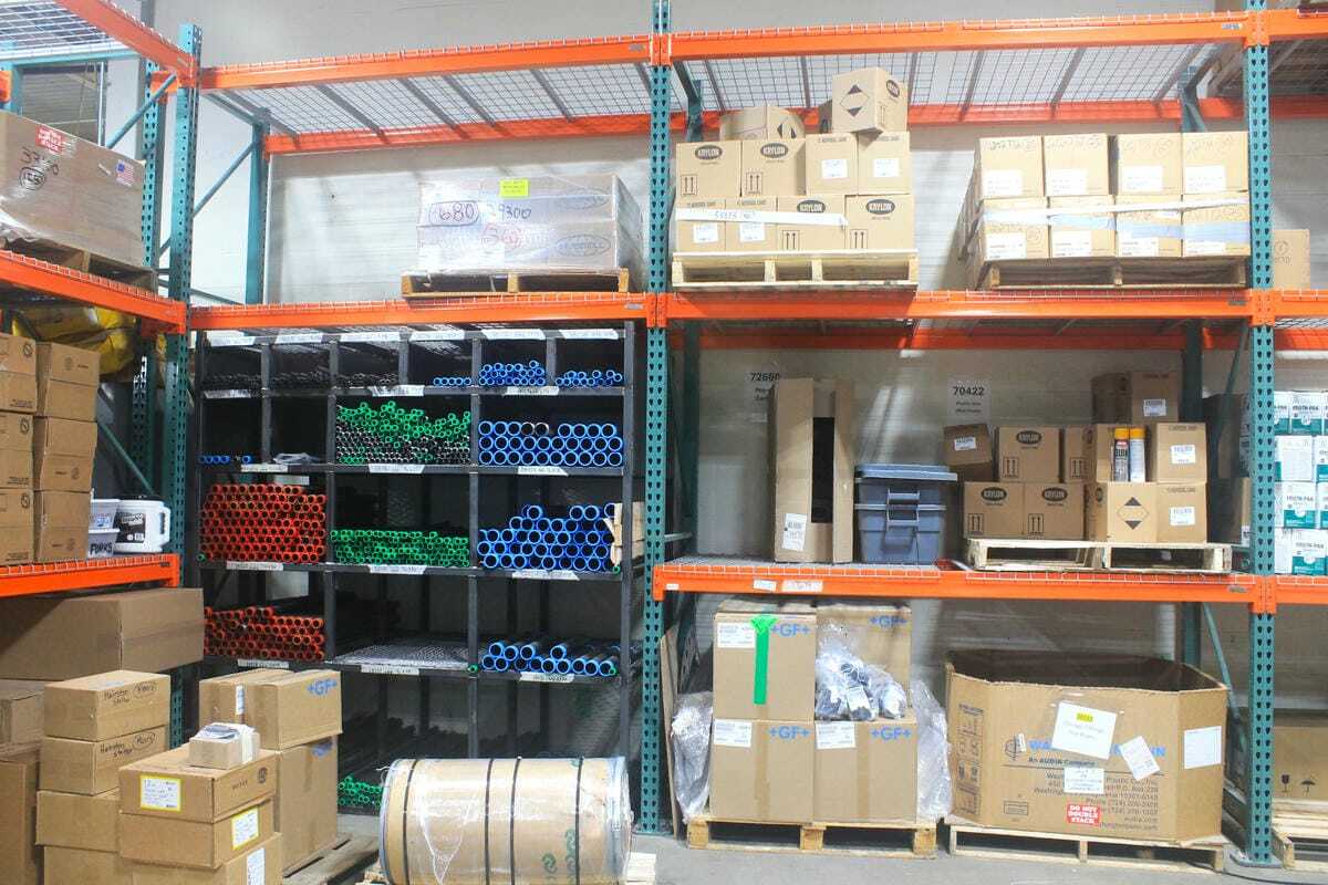 Long pole storage utilizing pallet rack height